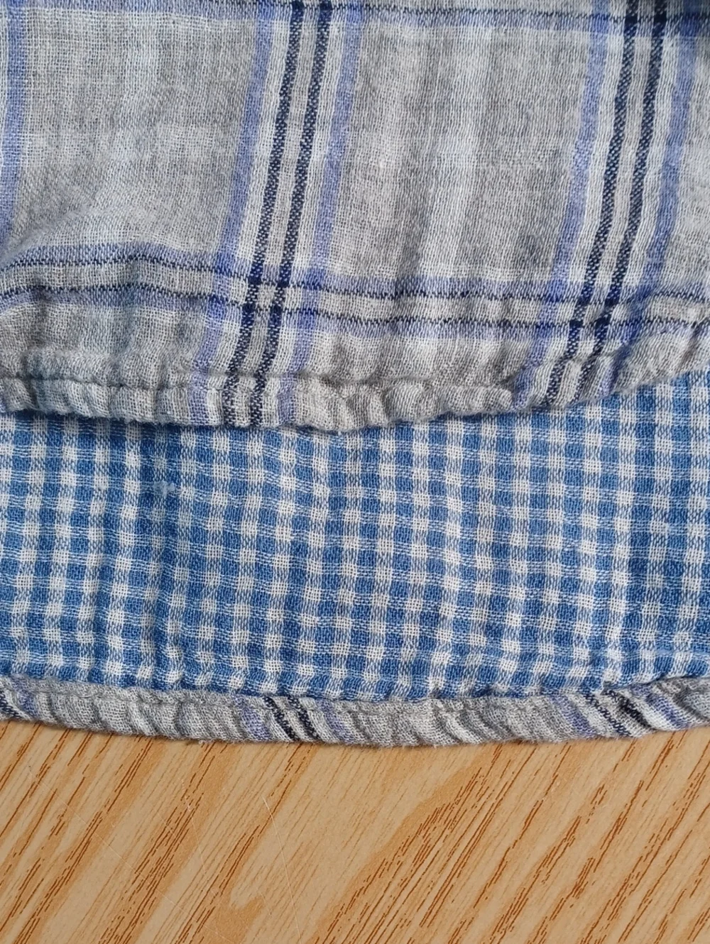 Banana Republic Blue and Gray Plaid LS Button-Down Mens Small Shirt, 100% cotton